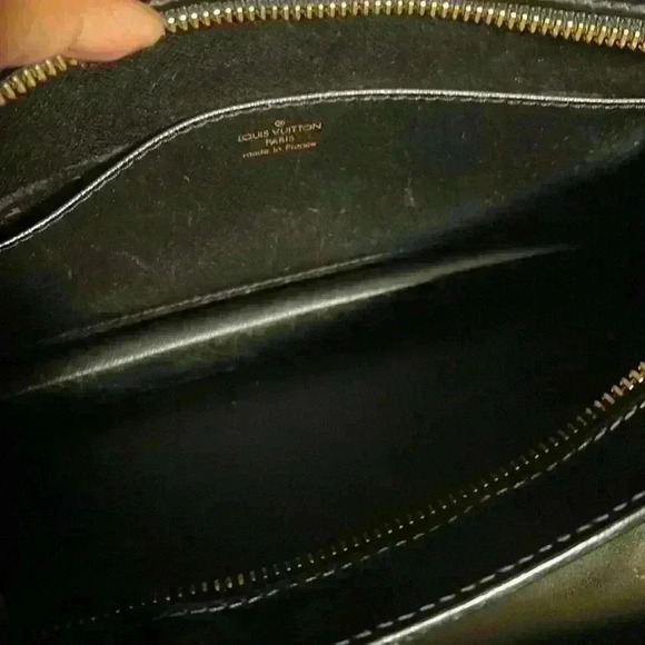 Louis Vuitton Clutch w/LV Dust Bag - Picture 4 of 9